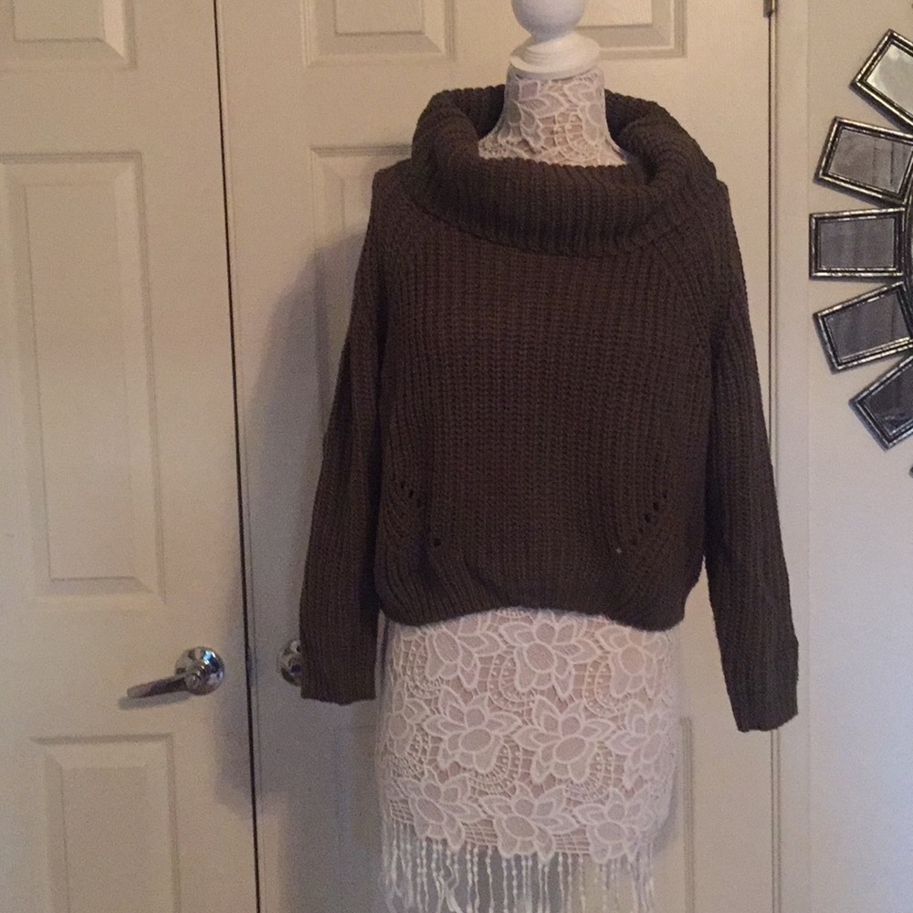 Turtle neck sweater olive color